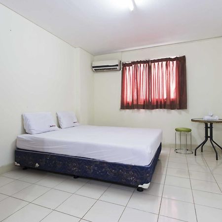 Reddoorz Apartment @ Pulo Gadung Jakarta Bagian luar foto
