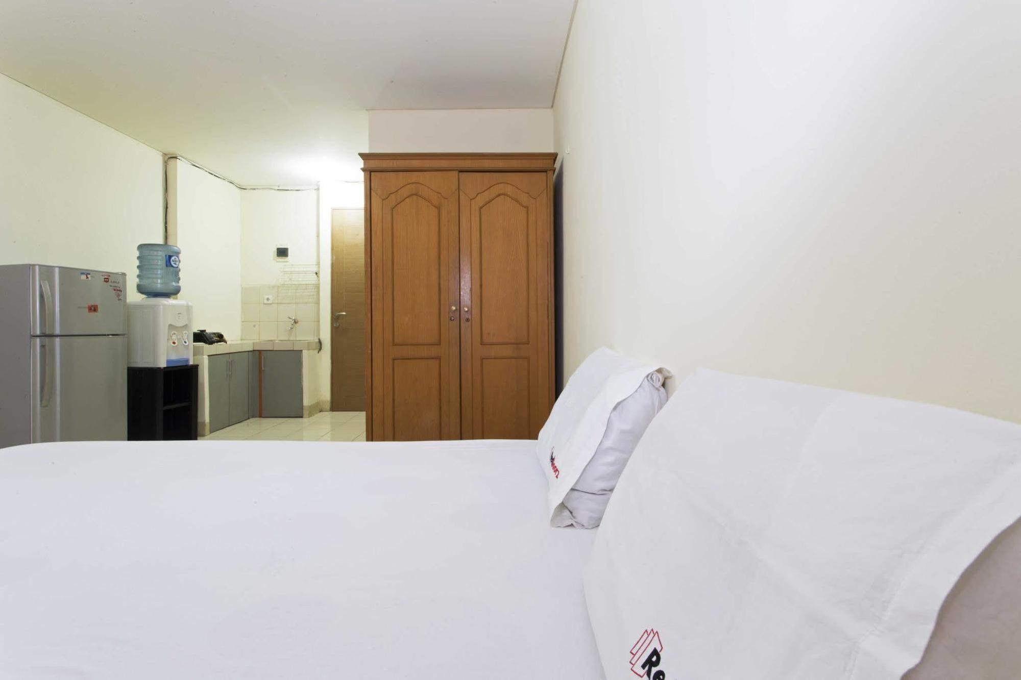Reddoorz Apartment @ Pulo Gadung Jakarta Bagian luar foto