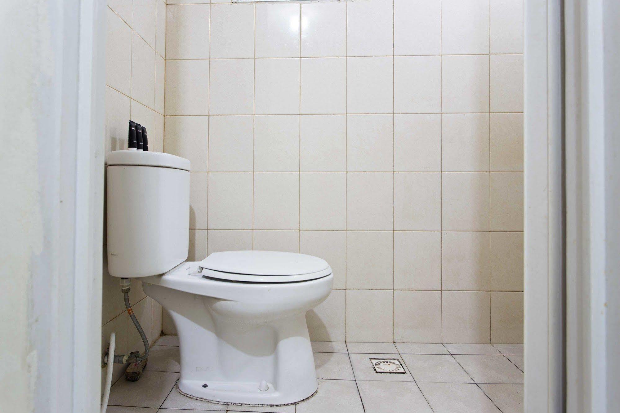 Reddoorz Apartment @ Pulo Gadung Jakarta Bagian luar foto