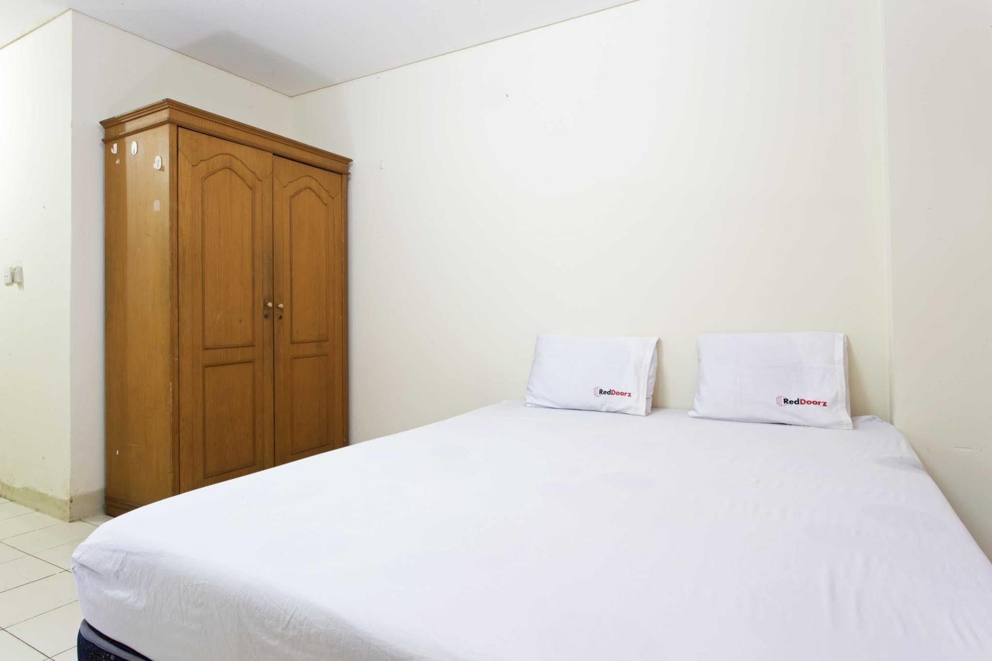 Reddoorz Apartment @ Pulo Gadung Jakarta Bagian luar foto