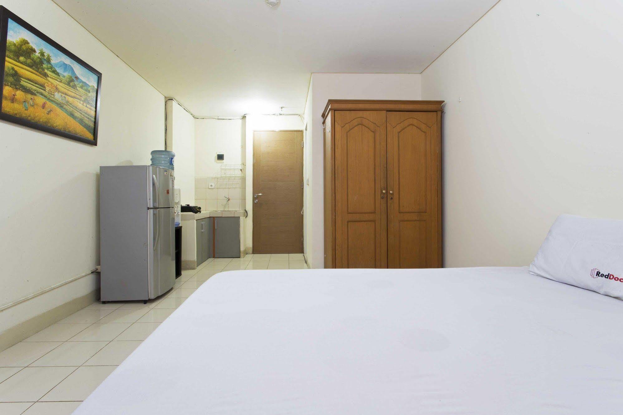 Reddoorz Apartment @ Pulo Gadung Jakarta Bagian luar foto