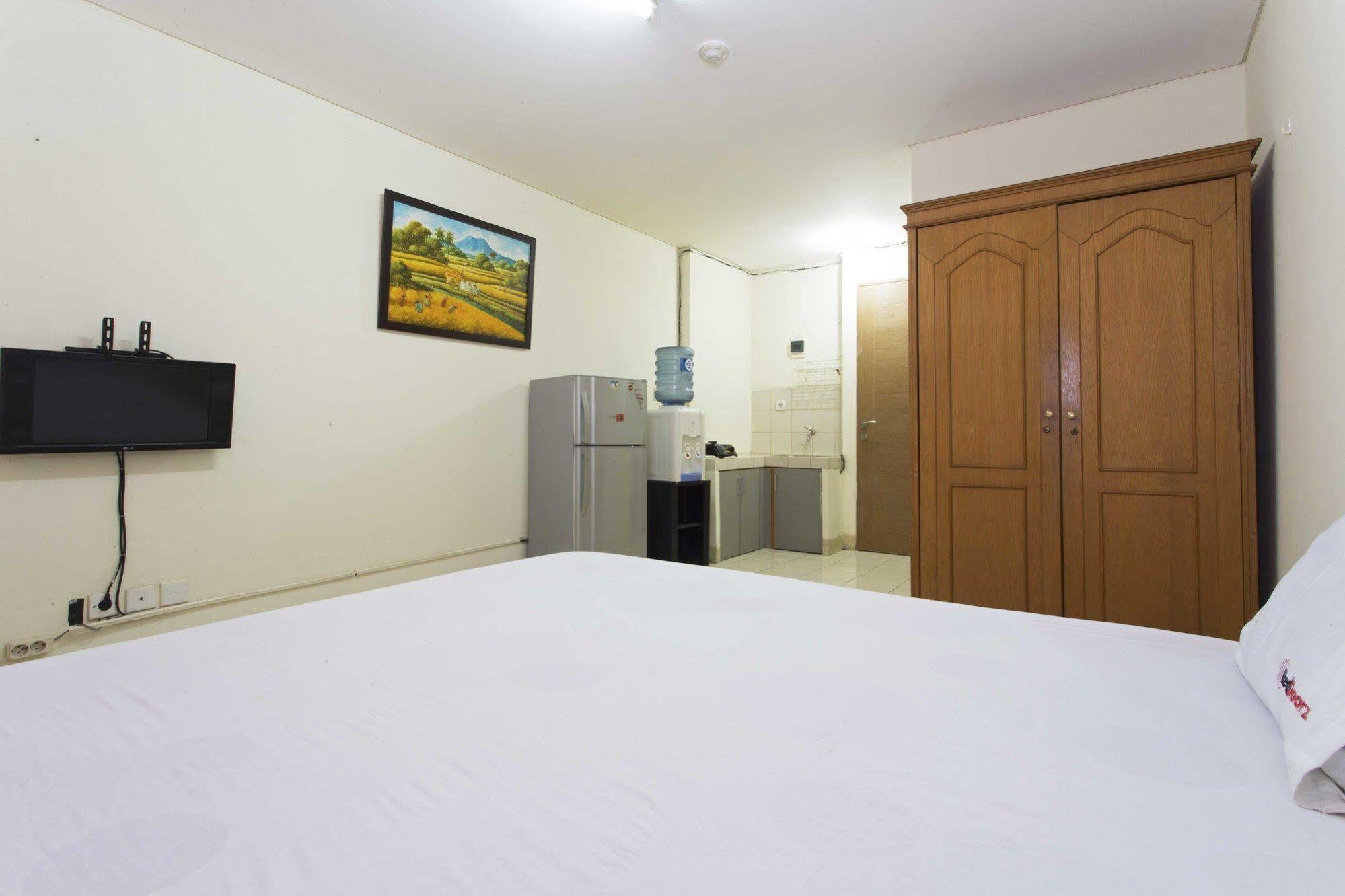 Reddoorz Apartment @ Pulo Gadung Jakarta Bagian luar foto